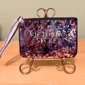 🌸Victoria’s Secret NWOT cosmetics bag. CB03